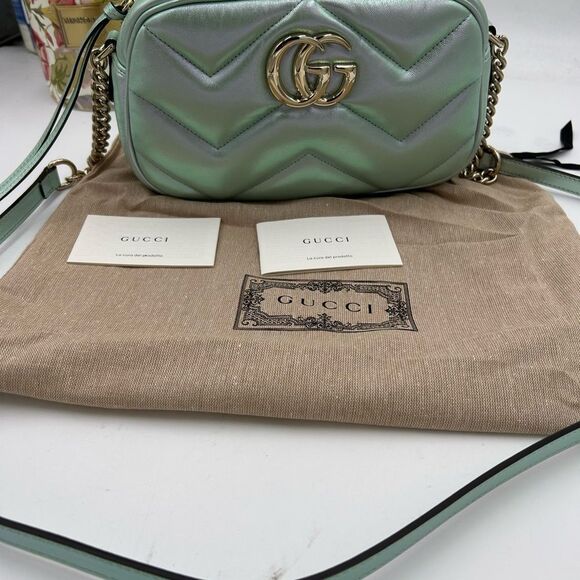 Women's Gucci GG Marmont medium shoulder bag made in Italy - Picture 2 of 13